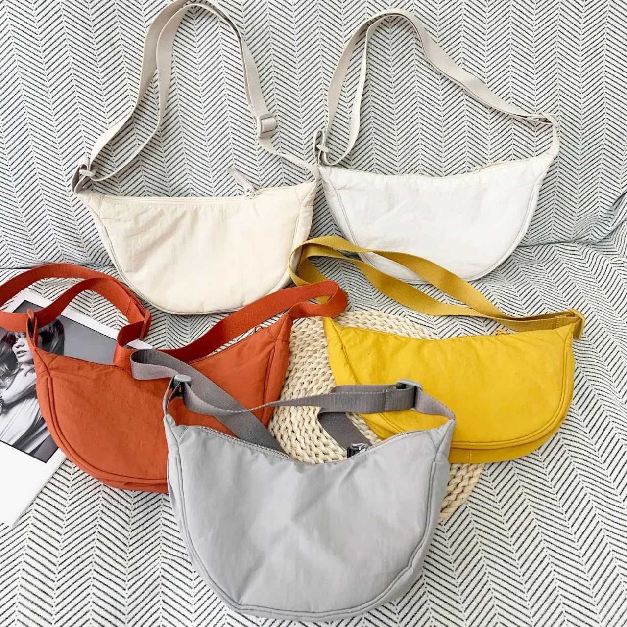 Simple Nylon Messenger Bags for Women Portable Solid Color Female Hobos Shoulder Bag Portable Travel Underarm Bag HandbagsT251020