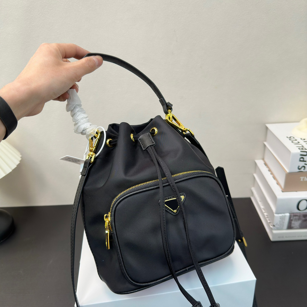 Woman Nylon Bag Designer Bucket Bags Nylon Shoulder Bags Hobos Chain Handbags Designer Crossbody Lady Small Totes Wallet Purse Shopping Bag Cross Body