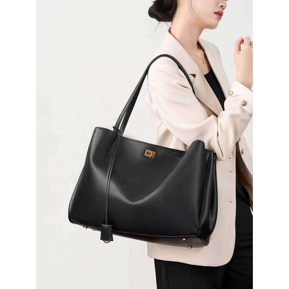 Rodeo Leather Shoulder Bag, Armpit Top Layer Cowhide, Large Capacity Women's Commuting High-End Tote Bag Suotong1020