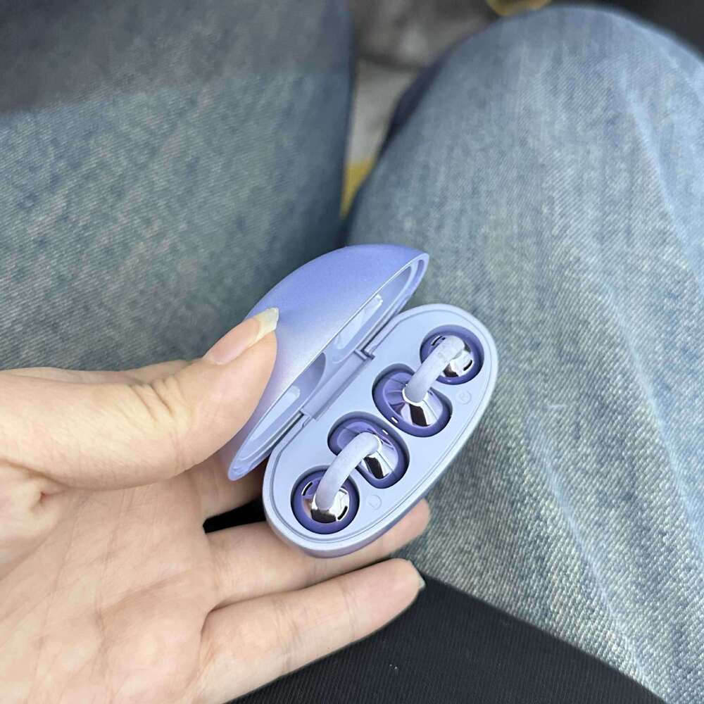 DHCollections--Full Dia Petal Clip for Women, Light Style, Niche Design Earphone Clip, High-End DIY Accessories