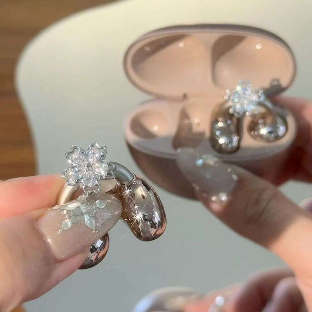 DHCollections-- Suitable for FreeClip Drill Buckle Earphone Accessories Spring Sakura Light Niche Exquisite Design Sense Versatile Elegant