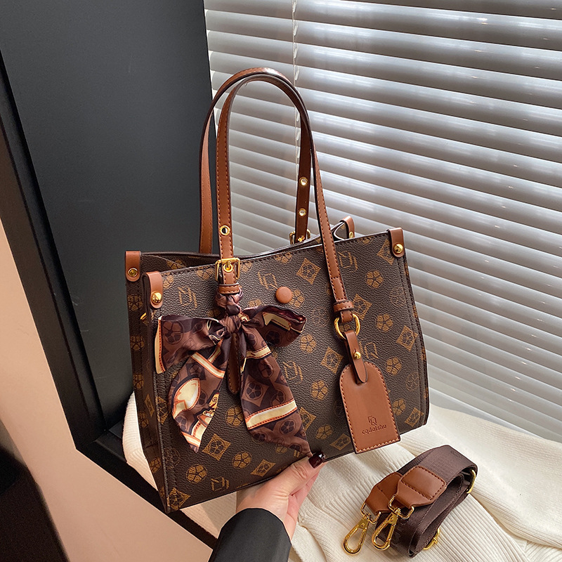 Free shipping Designer Patterned Tote Bag with Scarf Decoration Daily Occasion Wear Fashion Stylish Versatile Trendy Handbag
