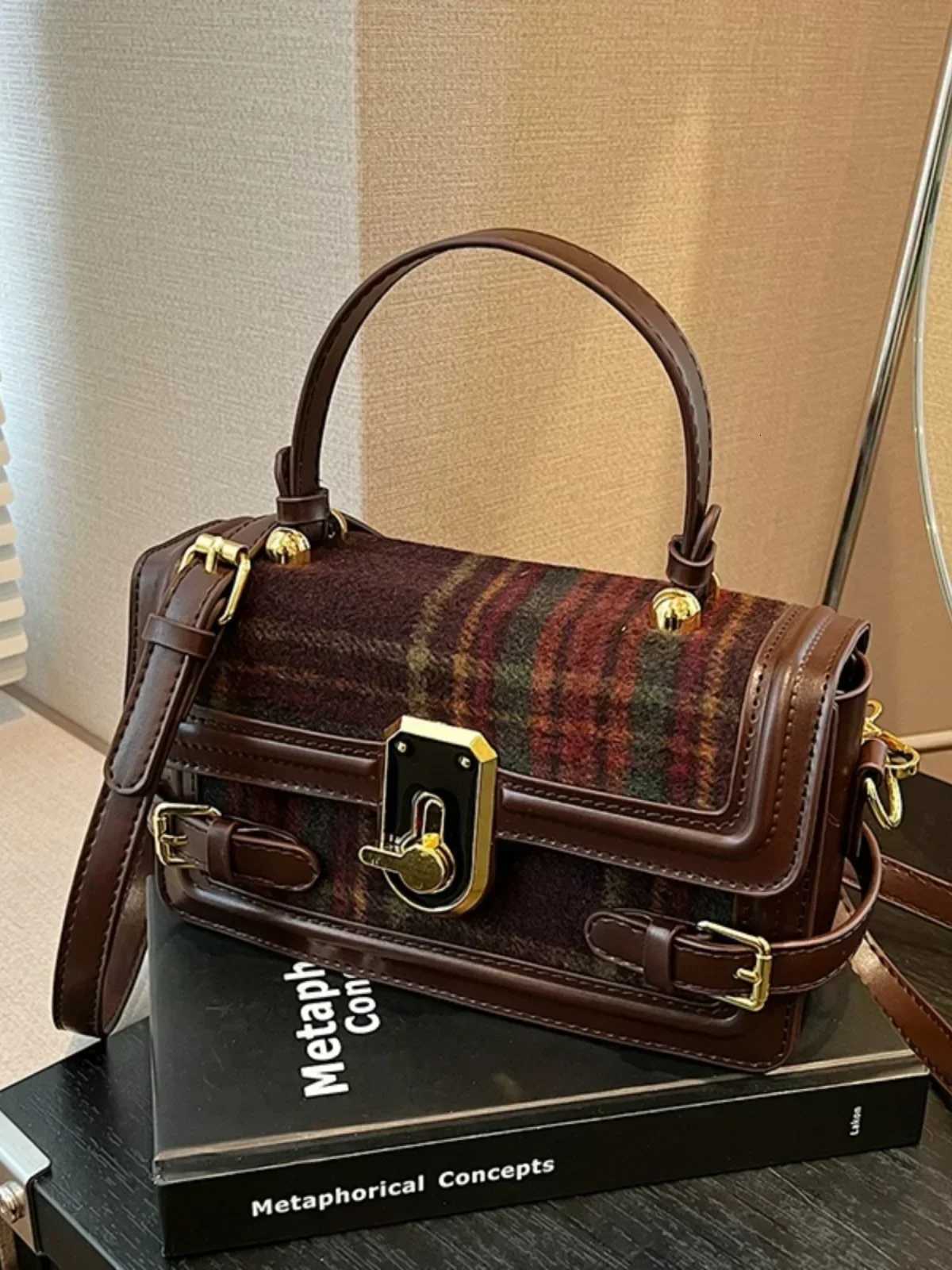 Autumn Winter New Contrast Color Woolen Bag 2023 New Womens Versatile Shoulder Crossbody Bags Fashion Commute Square HandbagsT251020