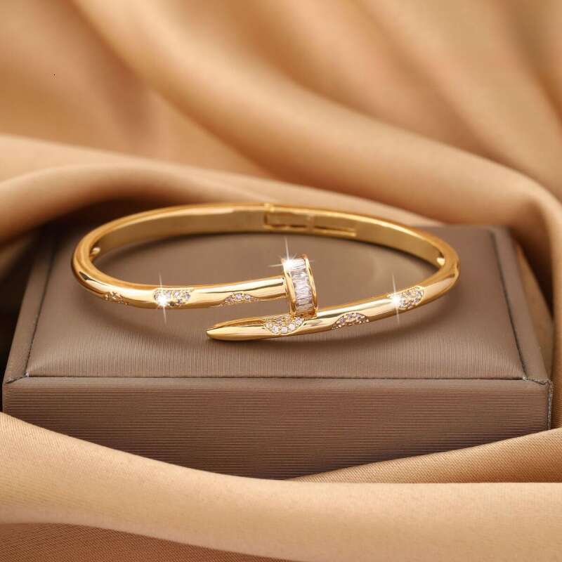 Bracelet Designer Luxury Bangle jewelry for Women men four-leaf clover nail Sparkling Zircon inlay Copper plated with 18K gold silver Fashion Unique F