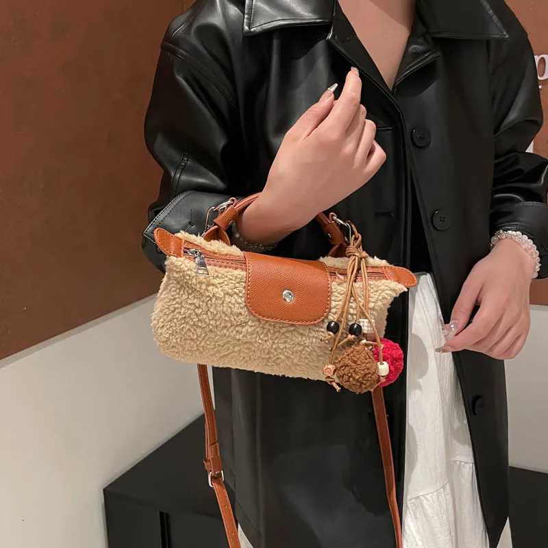 Khaki Lamb Woolen Handbag 2025 Winter Versatile Small Pu Leather Shoulder Crossbody Phone Bag Ladies Hobo Bag ClutchesT251020