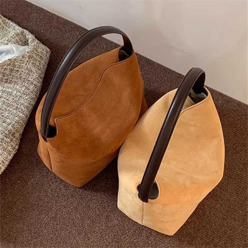 Retro Velvet Womens Bag Splicing Handbag Versatile Single Shoulder Armpit Bag with Magnetic Buckle Fashionable Matte Tote BagT251020