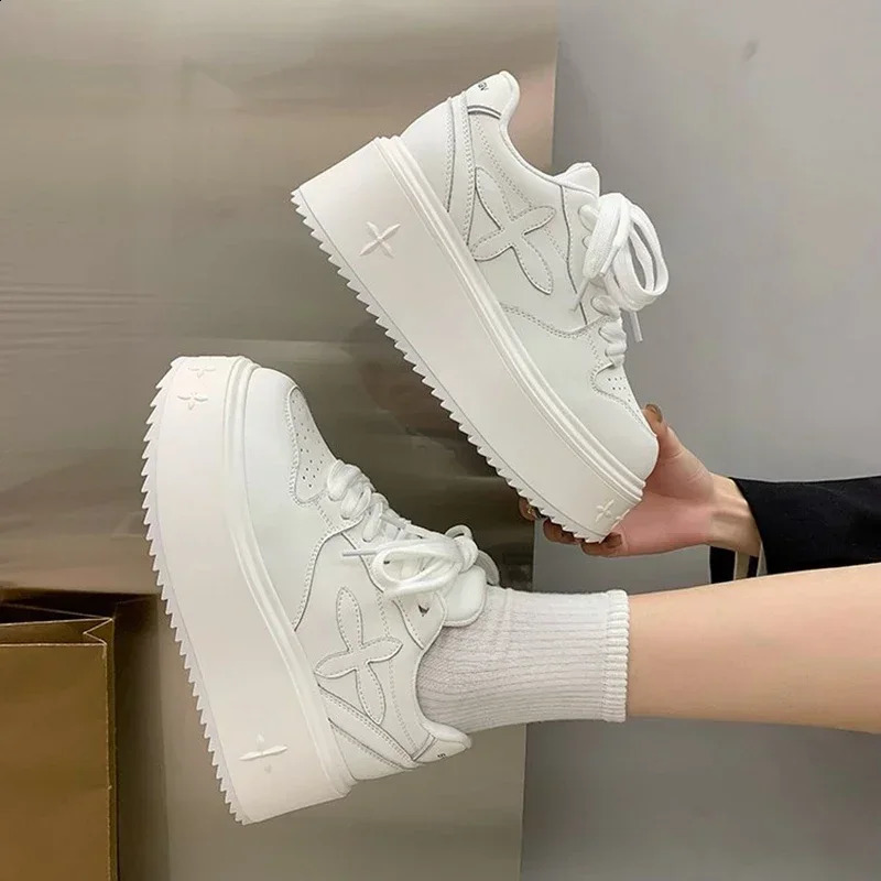 Spring and Autumn Style Fashionable Casual and Comfortable Heightincreasing Platform Soles for Womens Sports Sneakers 251017