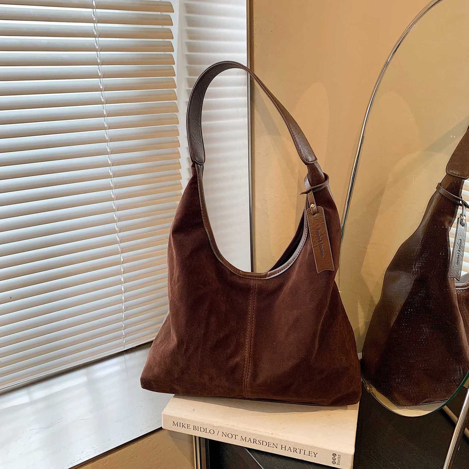 Frosted retro bag ladies largecapacity autumn and winter oneshoulder bag popular armpit handbagT251020