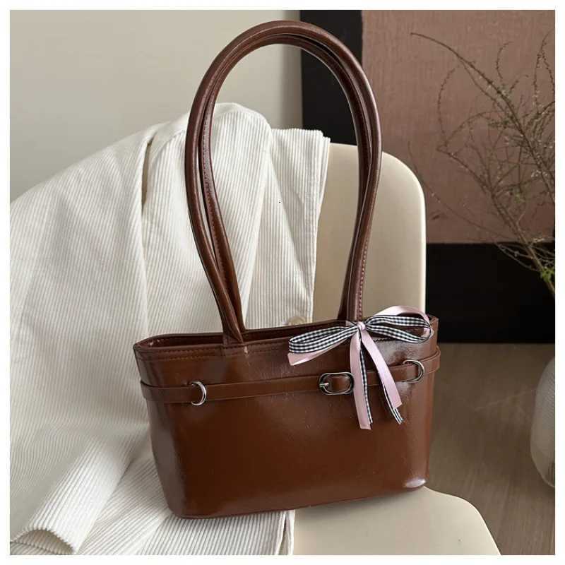 Womens 2025 New LargeCapacity Shoulder Bag Trendy Minimalist Spring Summer VersatileT251020