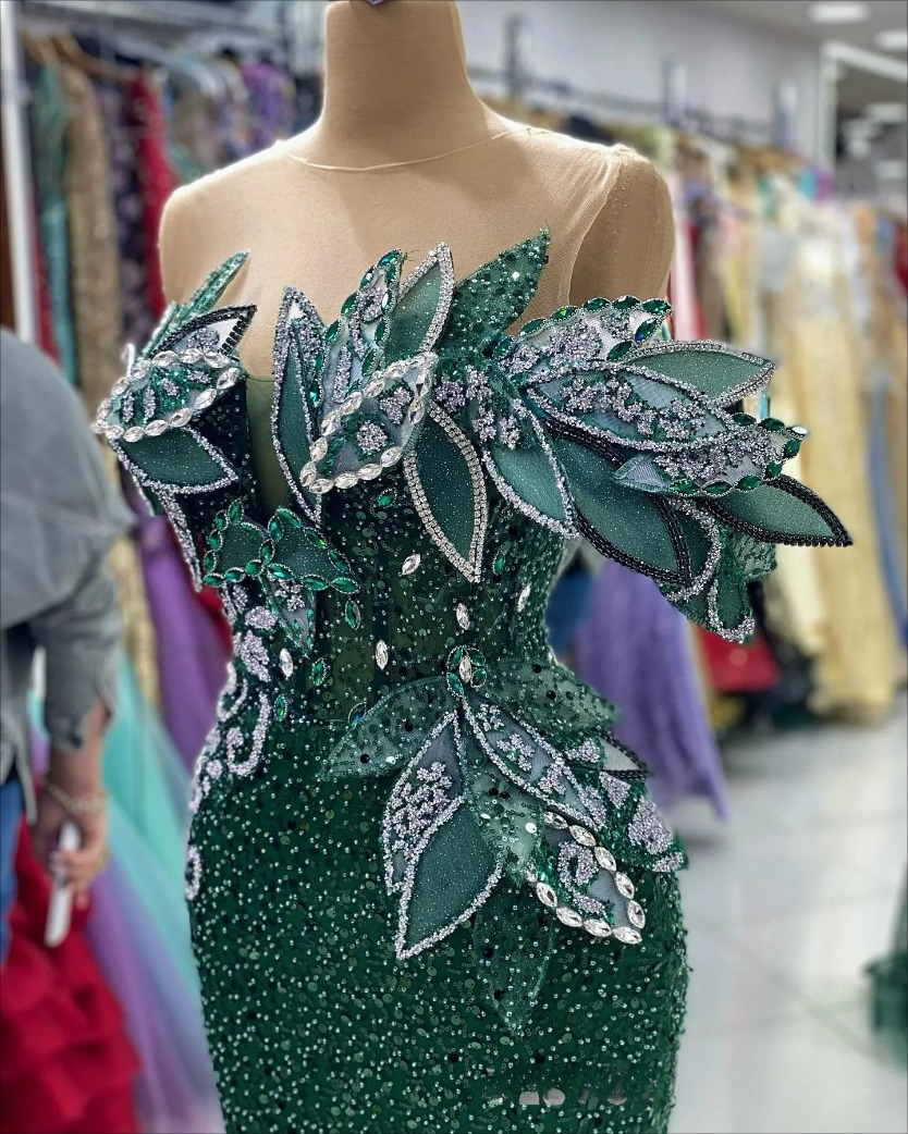 Glitter Green Mermaid Prom Dresses for Black Girls 2026 Special Occasions Sheer Neck Sequined Lace Pearls Decorated Rhinestones Beaded Evening Gala Go