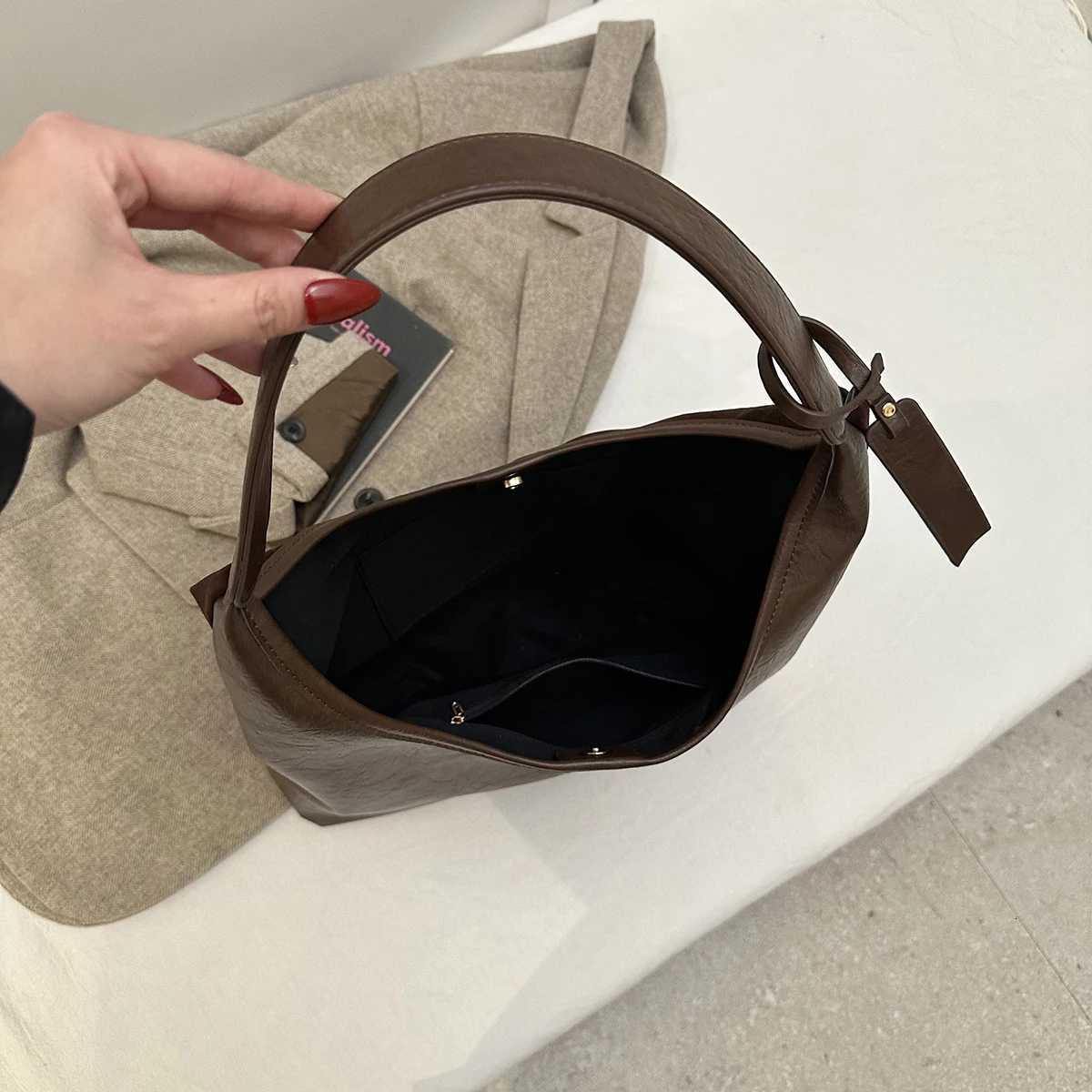 Frosted retro bag ladies largecapacity autumn and winter oneshoulder bag popular armpit handbagT251020