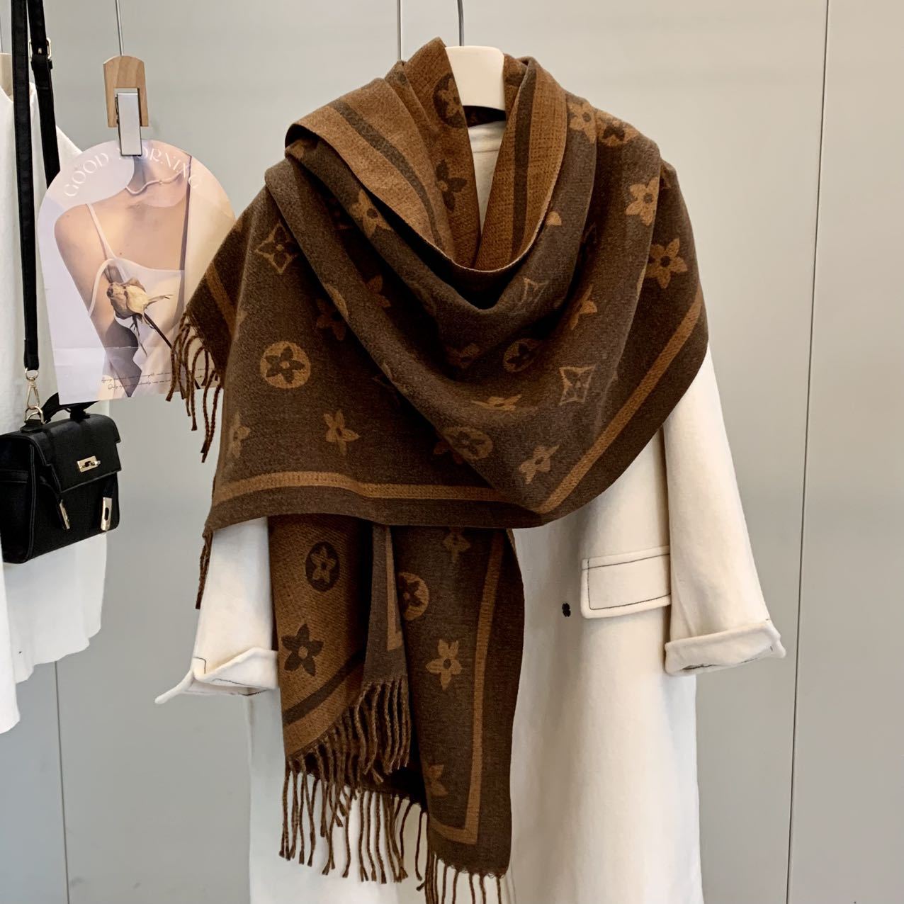 new Free shipping designer Shawl draped Casual and fashionable scarf with simple design autumn and winter warm scarf