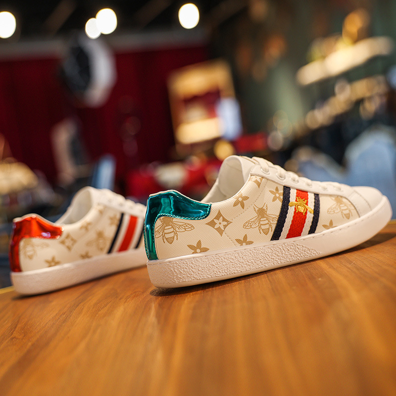 New Design Fashion Casual Men Shoes 2025 Summer Versatile Board Shoes Sneakers Bee Pattern White Shoes Hot Sale Free Shipping