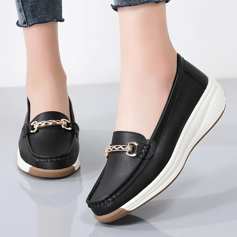 Spilt Leather Women Casual Shoes Flat Platform Loafers for Women Wedge Sneakers Slip on Ladies Moccasins Zapatos Mujer 251013