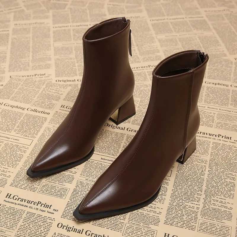 Short boots for women in autumn and winter 2025 small fragrant style pointed high heels Korean black slim bootsXJ251020