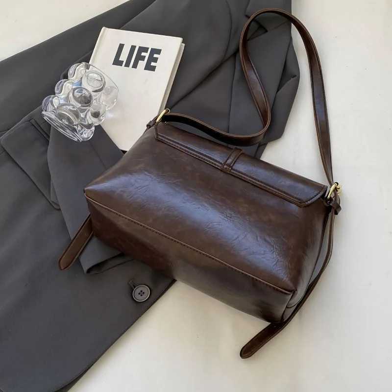 Minimally Retro Leather Crossbody Bag Korean Style Fashion Versatile Single Shoulder Armpit Bag Womens Commuting Party BagsT251020