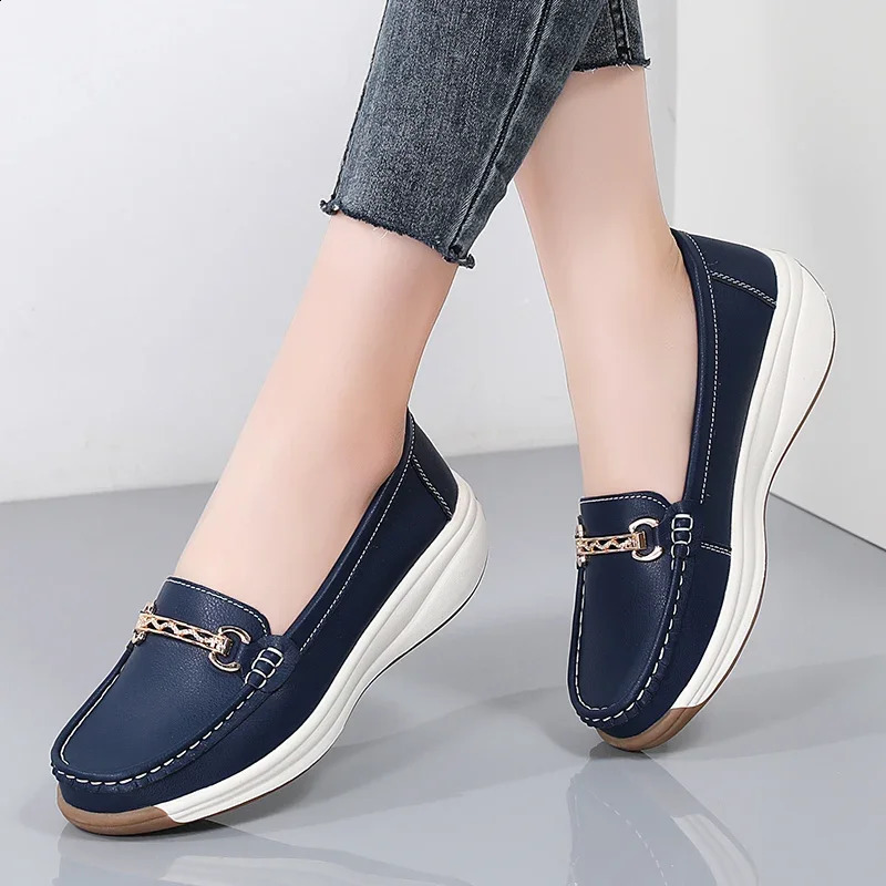 Spilt Leather Women Casual Shoes Flat Platform Loafers for Women Wedge Sneakers Slip on Ladies Moccasins Zapatos Mujer 251013