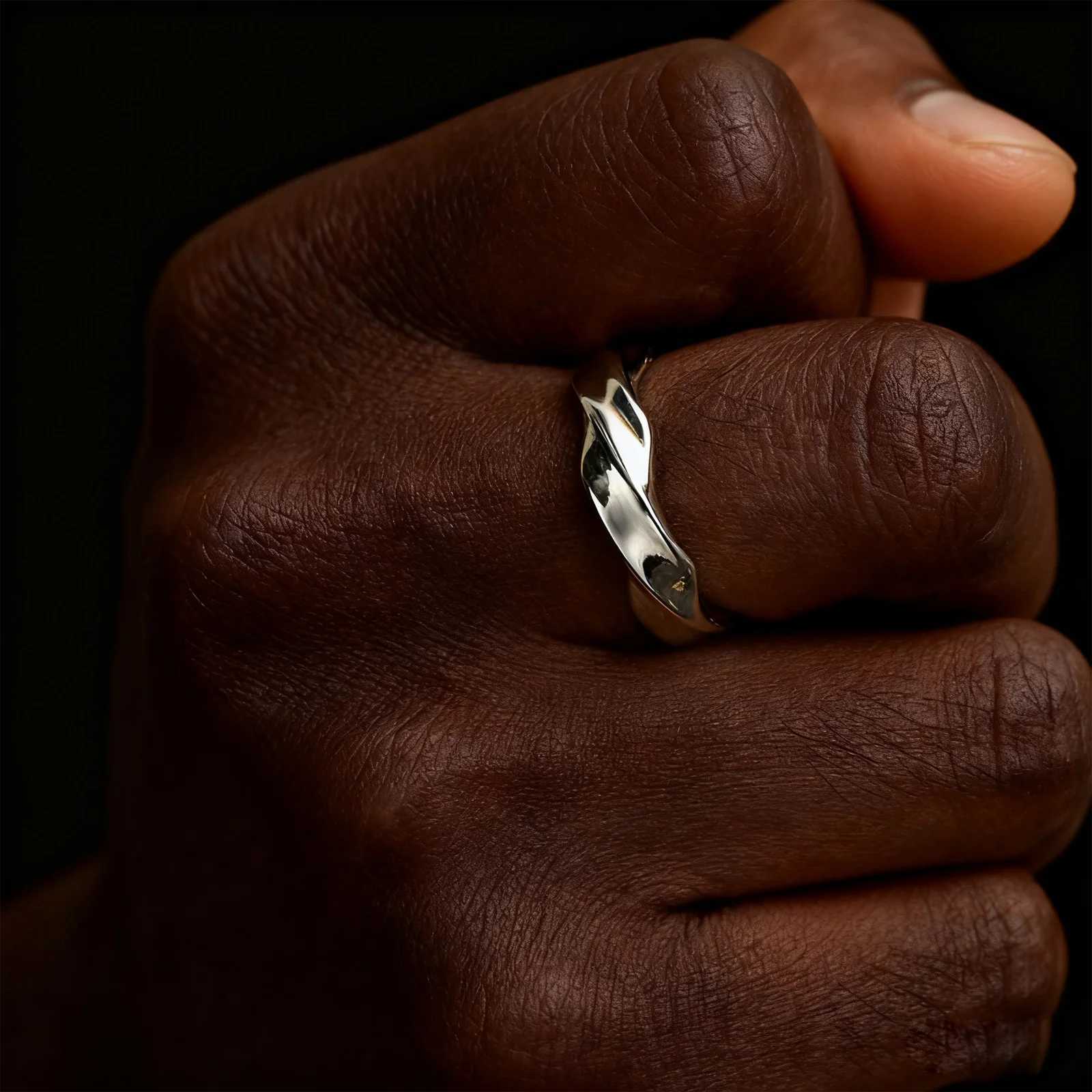 Simple Mobius Rings for Men BoysStainless Steel Simple Couples Finger RingPunk Vintage Jewelry Gifts J251020