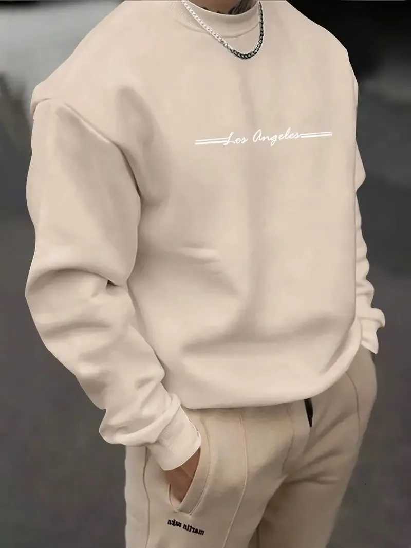 The new roundneck hoodie for Spring and Autumn 2025 is a casual fashionable and soft streetwear with letter prints W251020