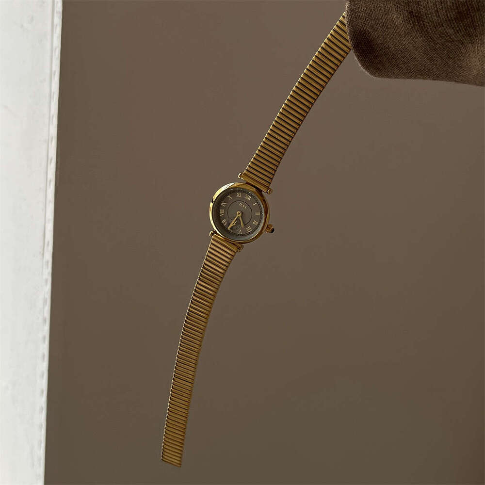 Designer gold Bracelet Watch Design for Women Student Junior Senior Niche High-end Elegant Wristwatch Live Streaming - view 9