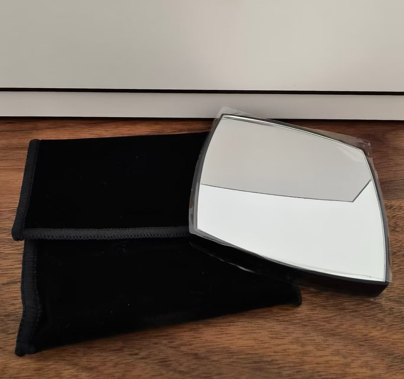 Brand Cosmetics Mirror Folding Compact Face Mirrors with Velvet Dust Bag Mirror Black Portable Classic Style Makeup Tools High Quality 4Colors