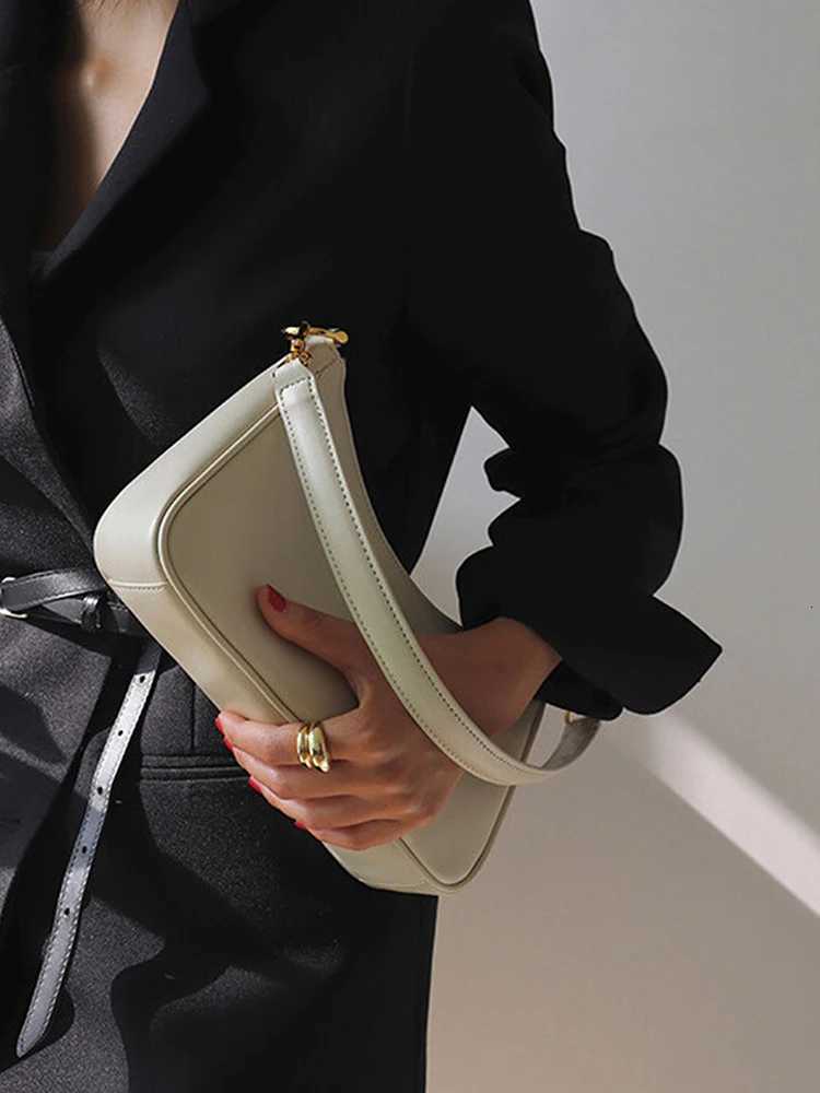 2025 New Fashion Chain Stick Bag Retro Crossbody Bag Shoulder Bag Underarm Bag Versatile Womens Daily Commuter BagT251020