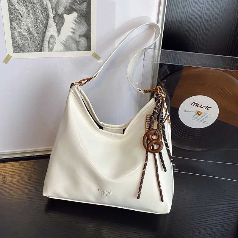 Vintage Large Capacity Bag for Women New Fashionable and Stylish Crossbody Bag Simple Texture Single Shoulder Tote BagsT251020