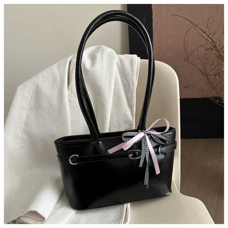 Womens 2025 New LargeCapacity Shoulder Bag Trendy Minimalist Spring Summer VersatileT251020