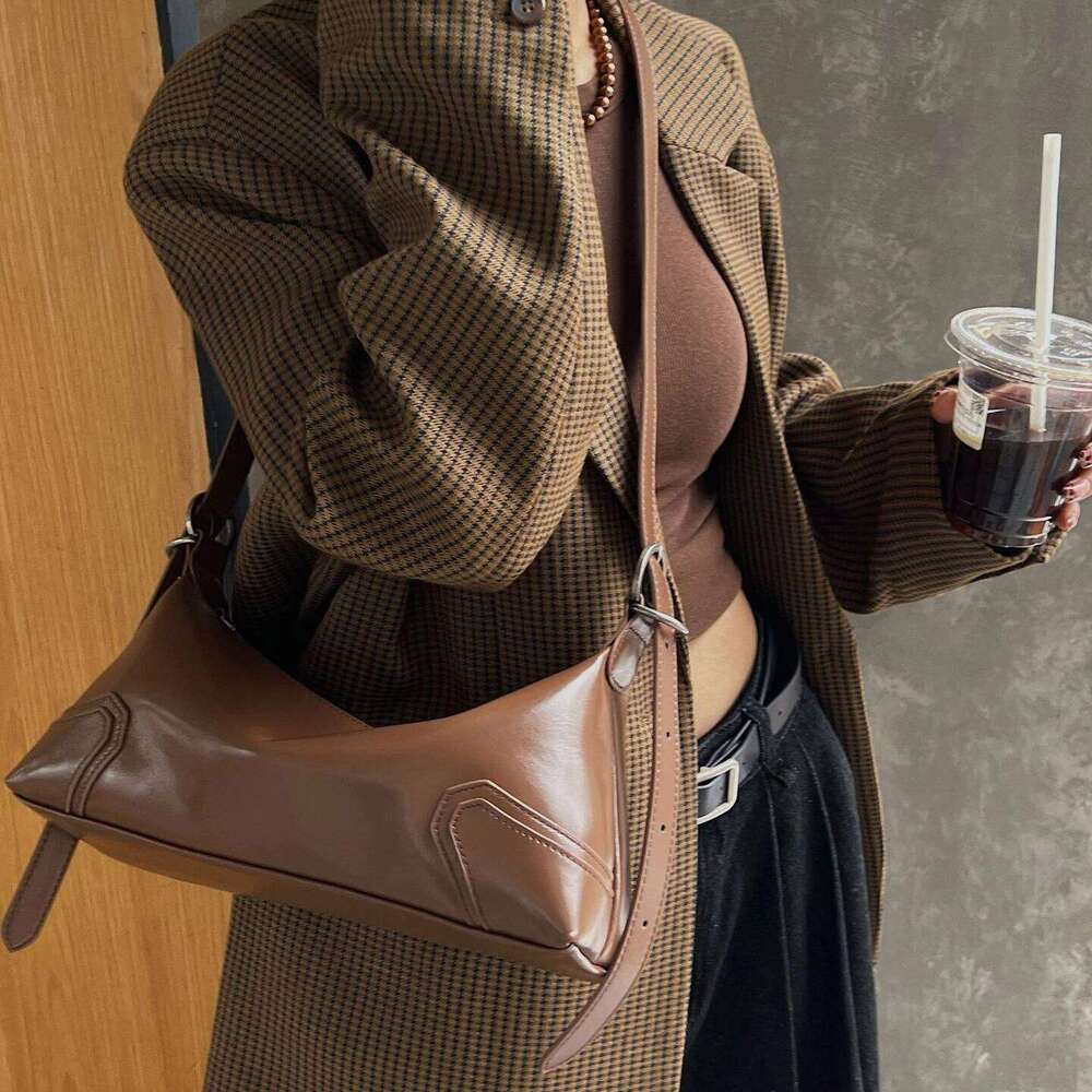 Top Layer Cowhide Handbag New Niche Design Genuine Leather Commuter Crossbody Fashion Vintage Women Armpit Shoulder Bag Suotong251020 Suotong1020