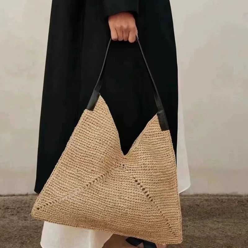 2025 New Fashion Versatile Straw Bag Tote Triangle Casual Design Shoulder Handbag Bag Tide Straw Weave Beach Shoulder BagsT251020