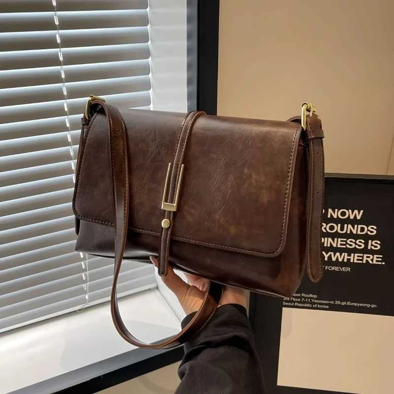 Minimally Retro Leather Crossbody Bag Korean Style Fashion Versatile Single Shoulder Armpit Bag Womens Commuting Party BagsT251020