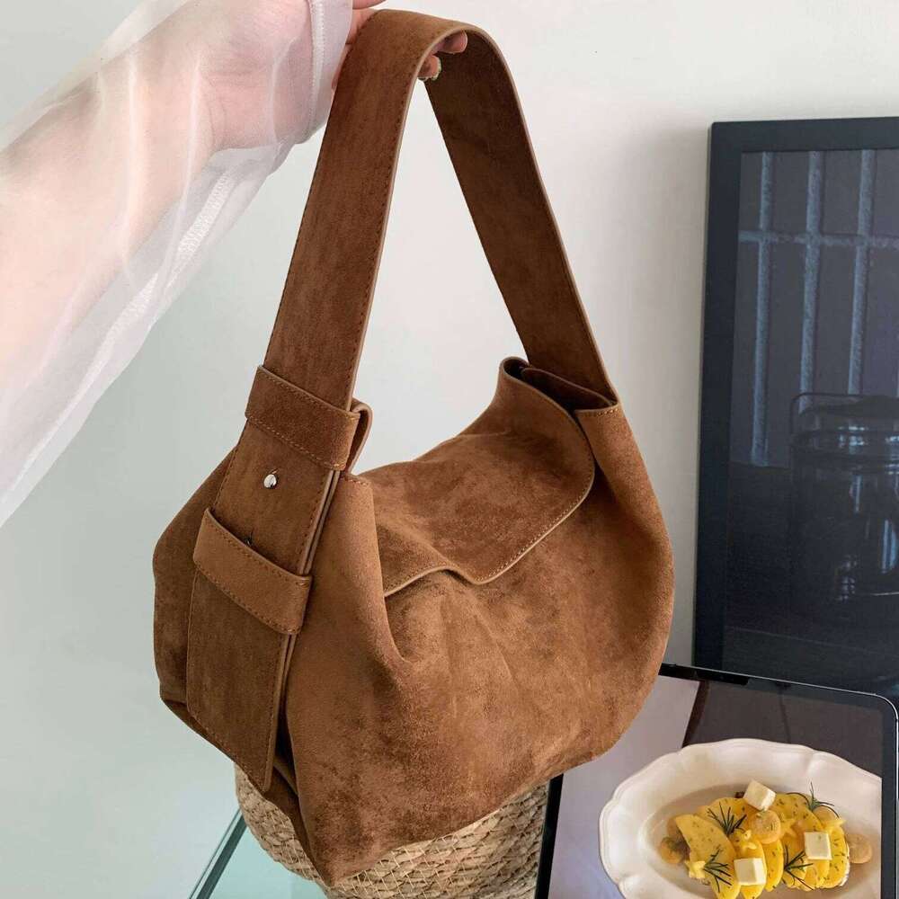 Suede Women's Tote New Niche Design Split Leather Vintage Wide Shoulder Strap Casual Fashion One-Shoulder Crossbody Bag Suotong251020 Suotong1020