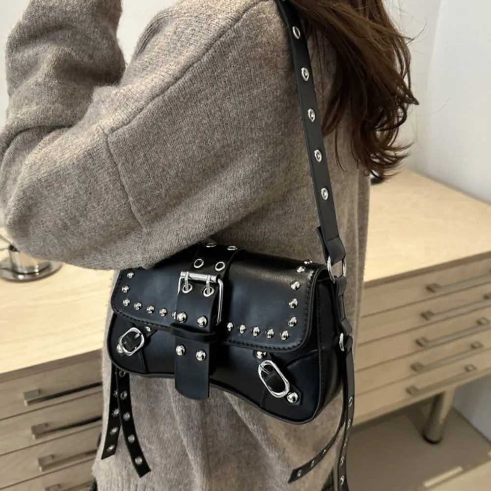 Casual Punk Style Y2K Armpit Bag American Style Sweet Cool Underarm Bag Handbag Large Capacity Rivet Shoulder Bag OutingT251020