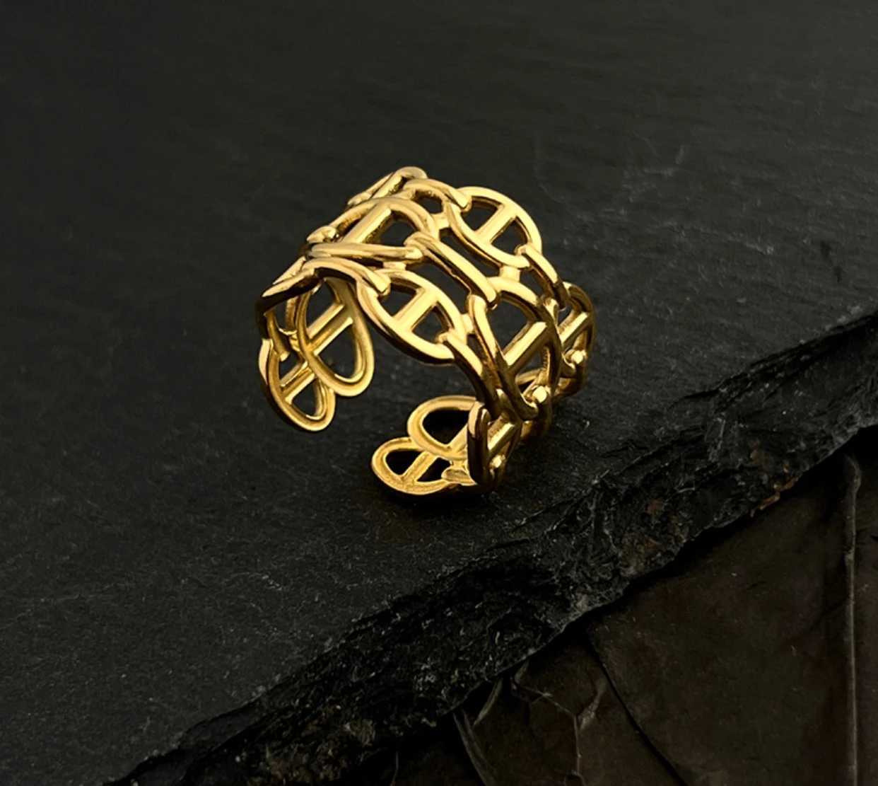 Couple ring luxurious fashion retro ring stainless steel plated simple and versatile highend sense open design sense ring J251020