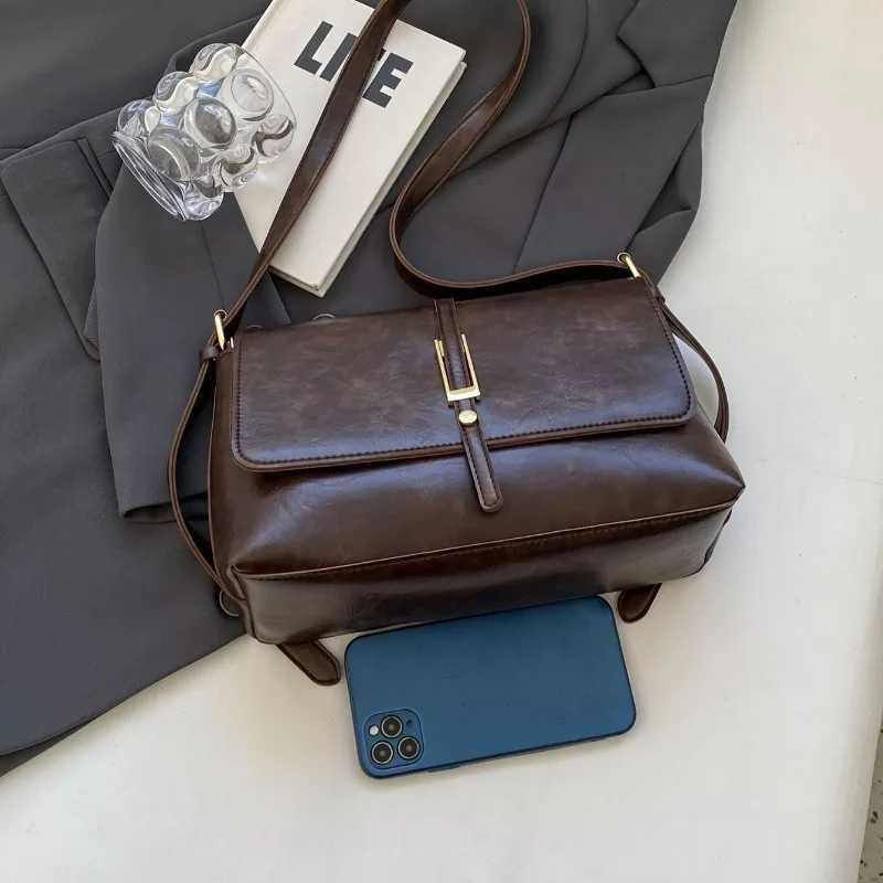 Minimally Retro Leather Crossbody Bag Korean Style Fashion Versatile Single Shoulder Armpit Bag Womens Commuting Party BagsT251020