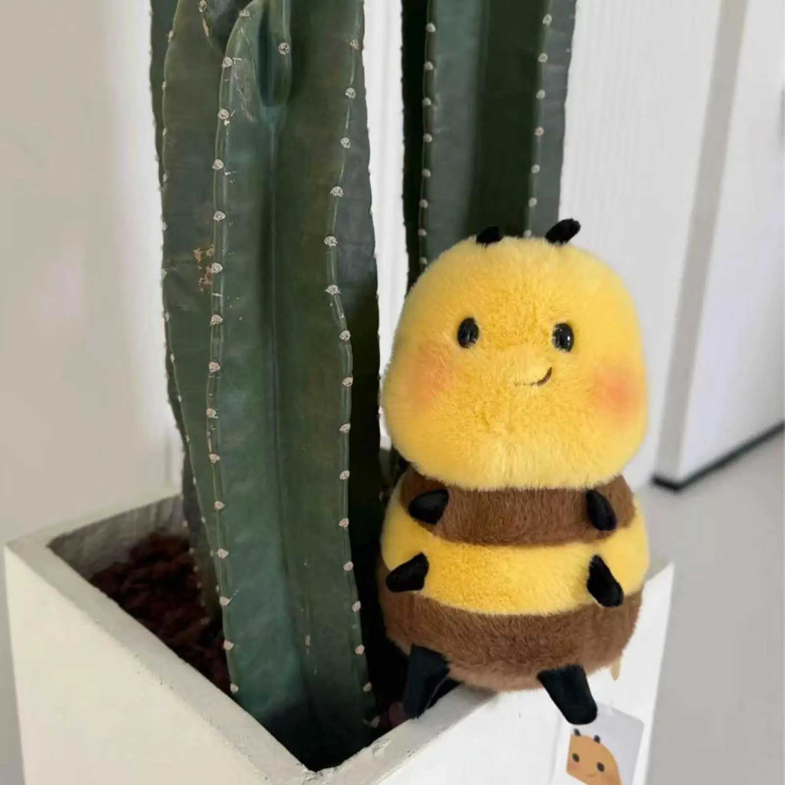 20CM 1PC Chubby Smiling Bee Plush Doll Realistic Collectible Figure Children Bedroom Nursery Sofa Car Baby Shower Birthday Gift J251020