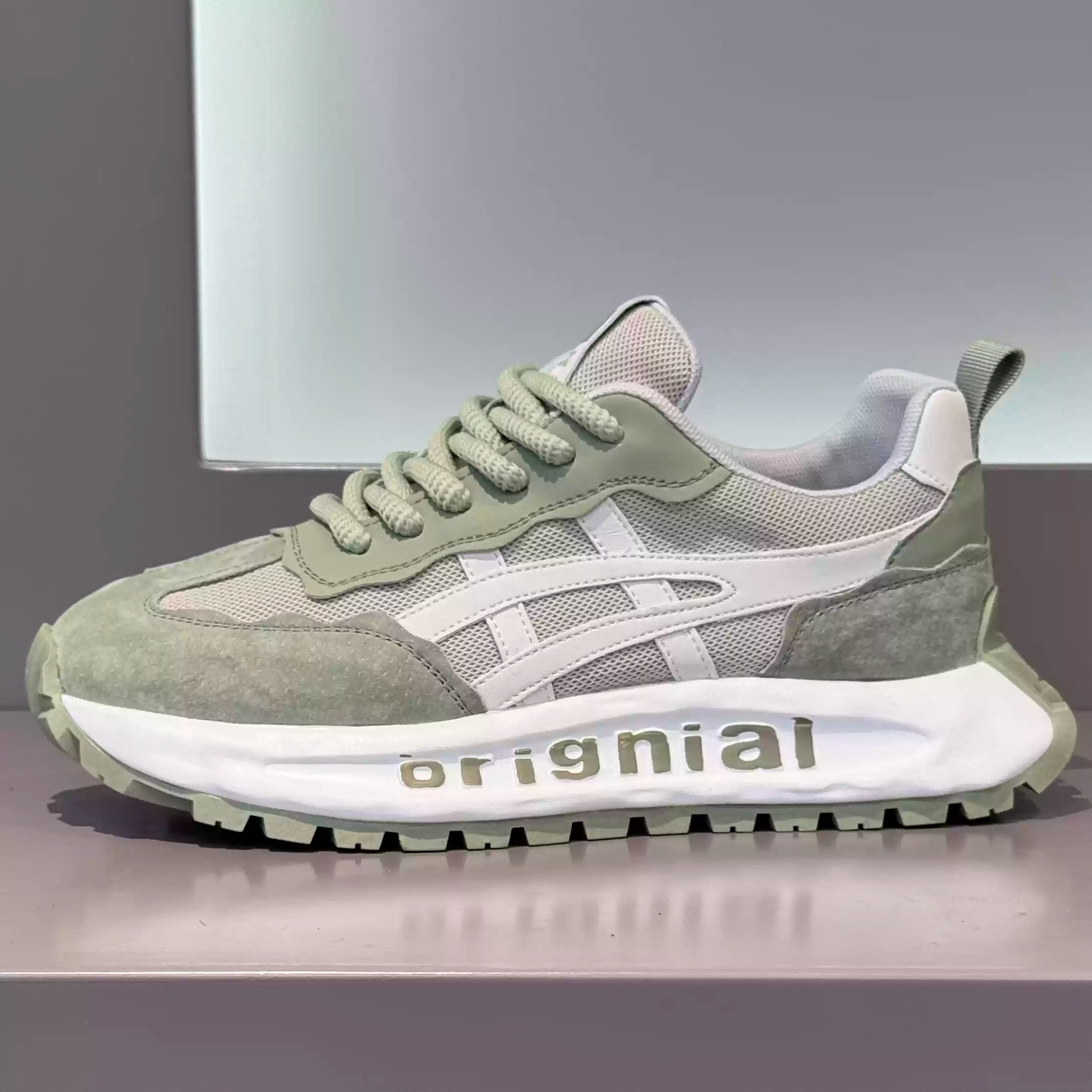 Men's shoes in autumn, breathable, height increasing, thick soled, casual running for teenagers, mesh sports, Forrest Gump dad shoes