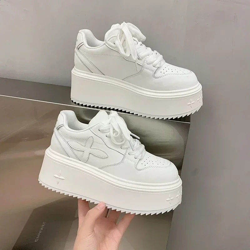 Spring and Autumn Style Fashionable Casual and Comfortable Heightincreasing Platform Soles for Womens Sports Sneakers 251017