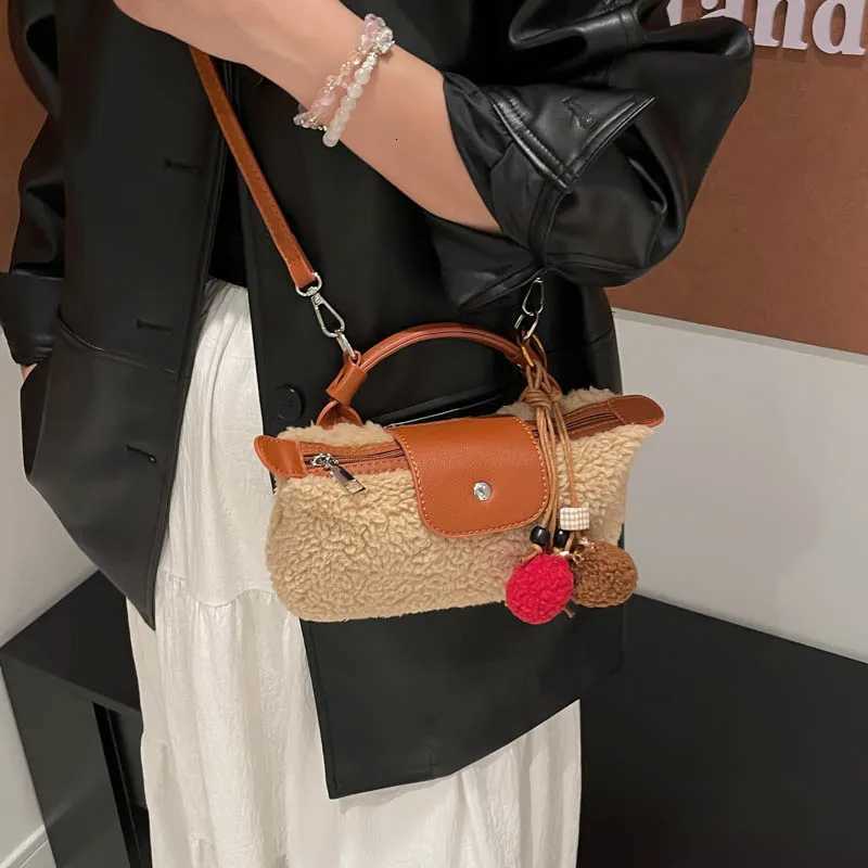 Khaki Lamb Woolen Handbag 2025 Winter Versatile Small Pu Leather Shoulder Crossbody Phone Bag Ladies Hobo Bag ClutchesT251020