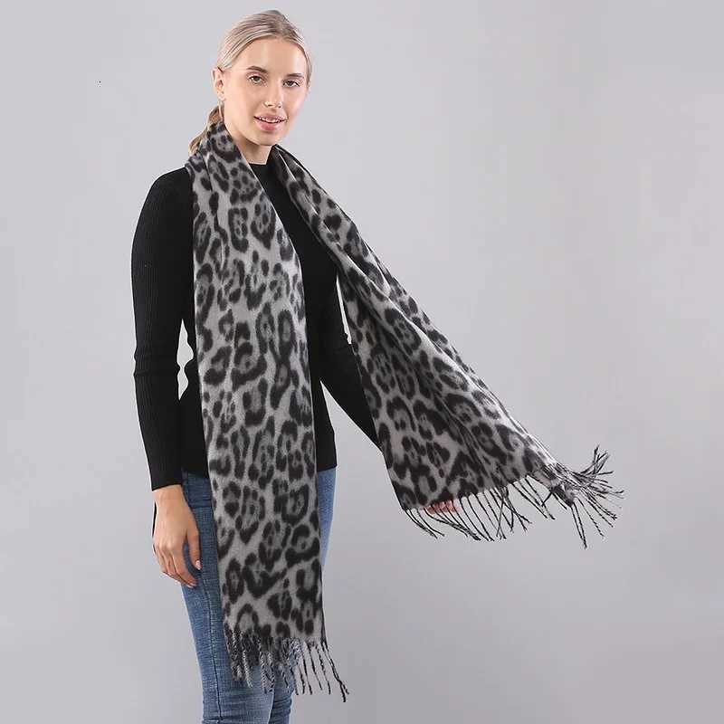 Designer Brand Leopard Cashmere Scarf Men Winter Scarves Warm Wool Thicked Blanket Female Shawls and WrapsL251020