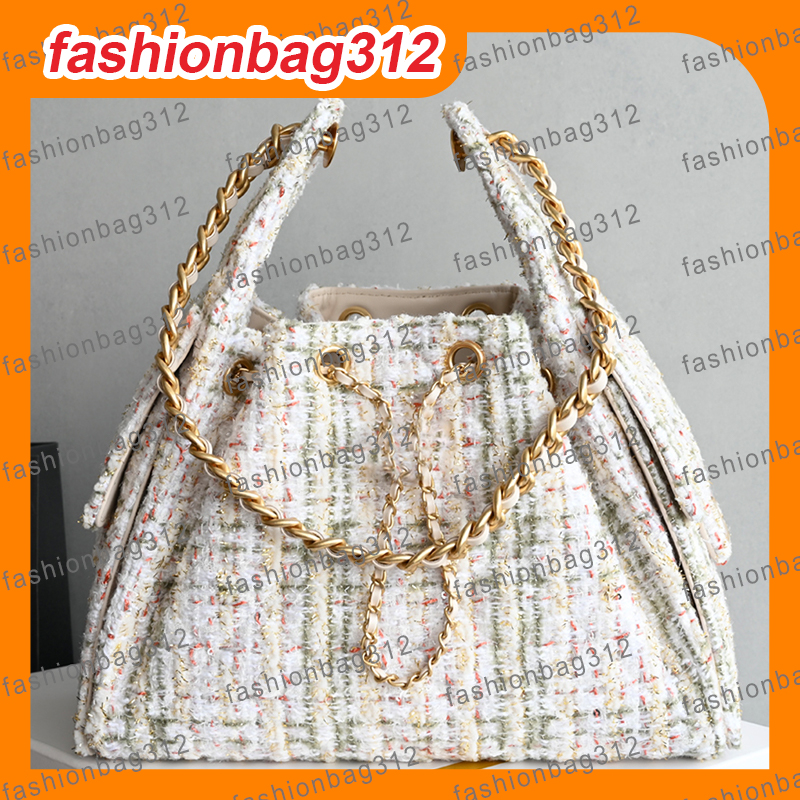 Luxury bags Versatile Designer Shoulder Bags with Large Capacity Handbag Collection Including Crossbody Bucket Styles versatile for daily use