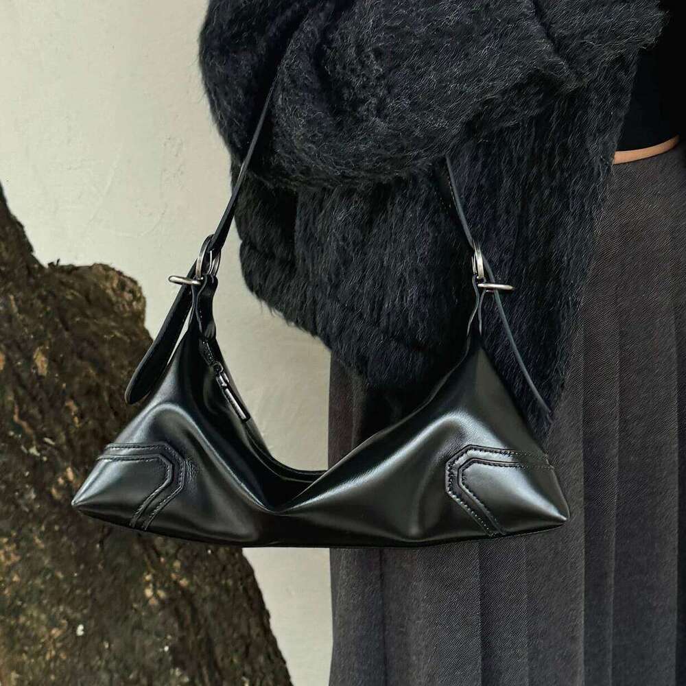 Top Layer Cowhide Handbag New Niche Design Genuine Leather Commuter Crossbody Fashion Vintage Women Armpit Shoulder Bag Suotong251020 Suotong1020