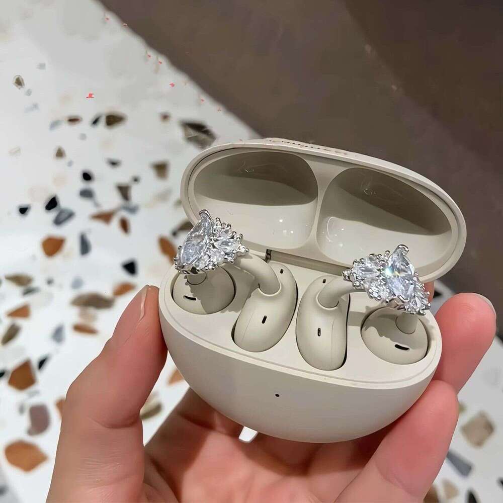 DHCollections-- Sparkling Full Dia Ice Flower High-end Niche Sweet Temperament Earphone Clip DIY Accessories