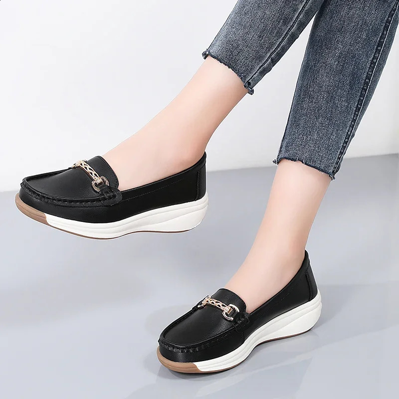 Spilt Leather Women Casual Shoes Flat Platform Loafers for Women Wedge Sneakers Slip on Ladies Moccasins Zapatos Mujer 251013