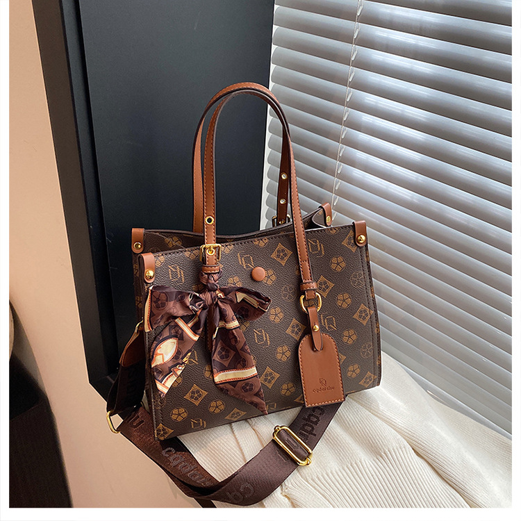 Free shipping Designer Patterned Tote Bag with Scarf Decoration Daily Occasion Wear Fashion Stylish Versatile Trendy Handbag