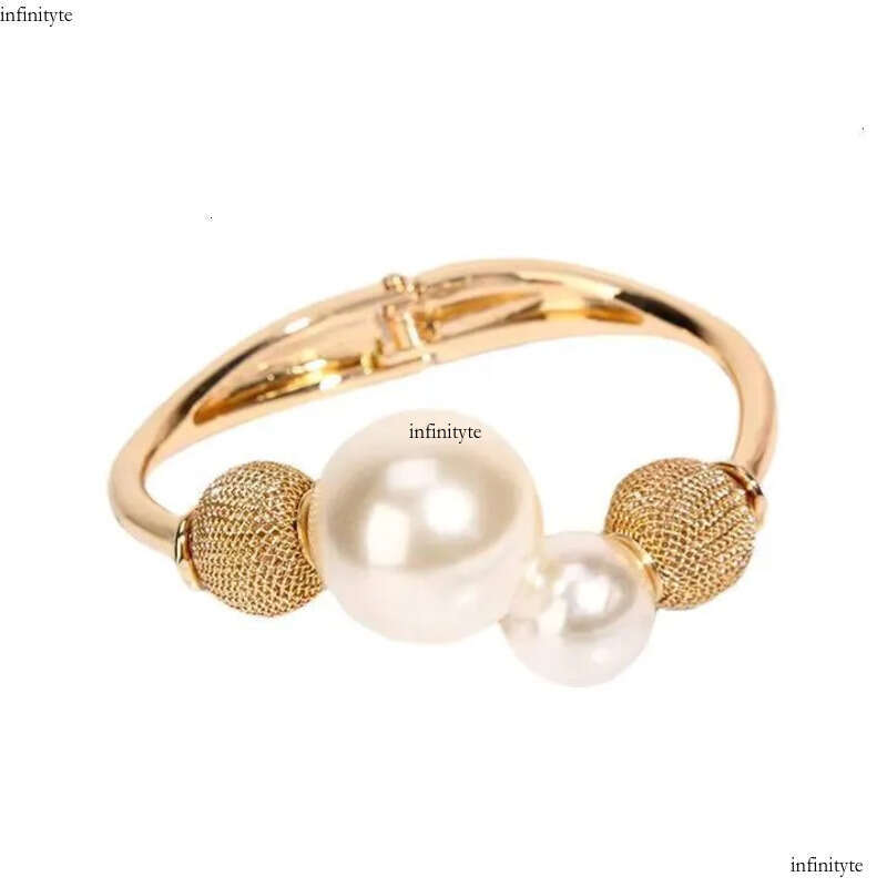 2024 Dainty Gold Plated Fashion Woman Bracelet Imitation Pearl Latest Bracelets Designs