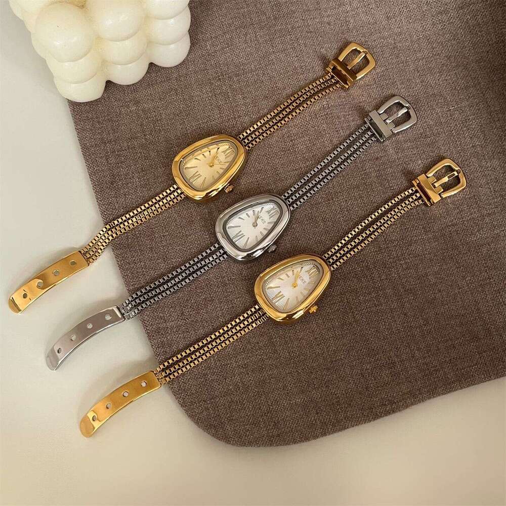 Designer New Snake Head Watch for Women Niche Design Design with Tassel Chain Ladies Quartz Watch Hot Sale