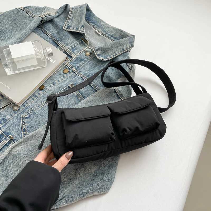 Womens Large Capacity Nylon Crossbody Bag with Zipper Closure Solid Color Casual Shoulder Messenger Hobos for Party VacationT251020