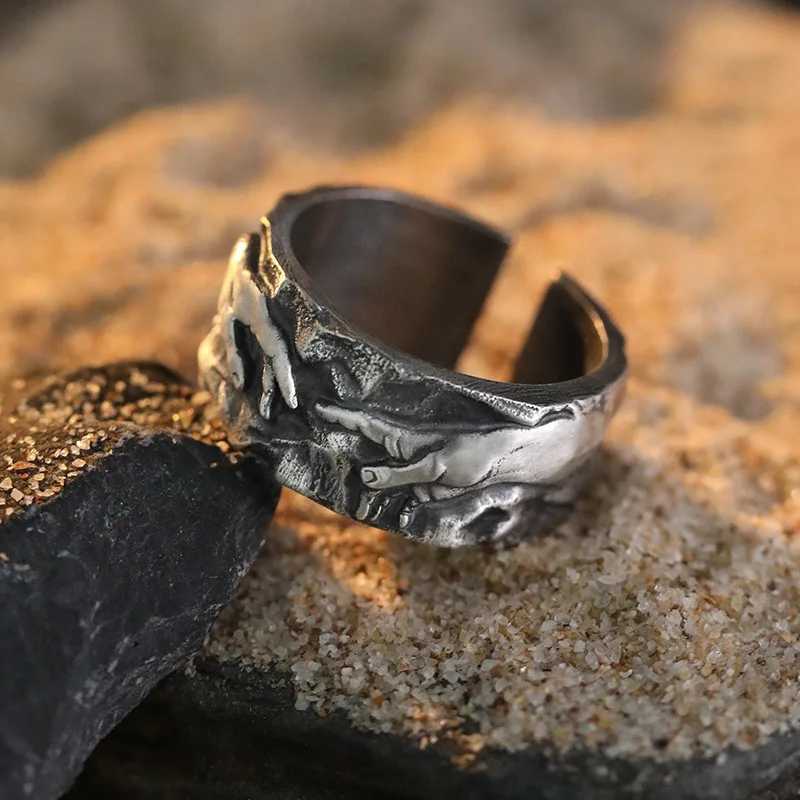 Vintage European and American Hand of God alloy ring a unique unisex index finger ring with a niche design J251020