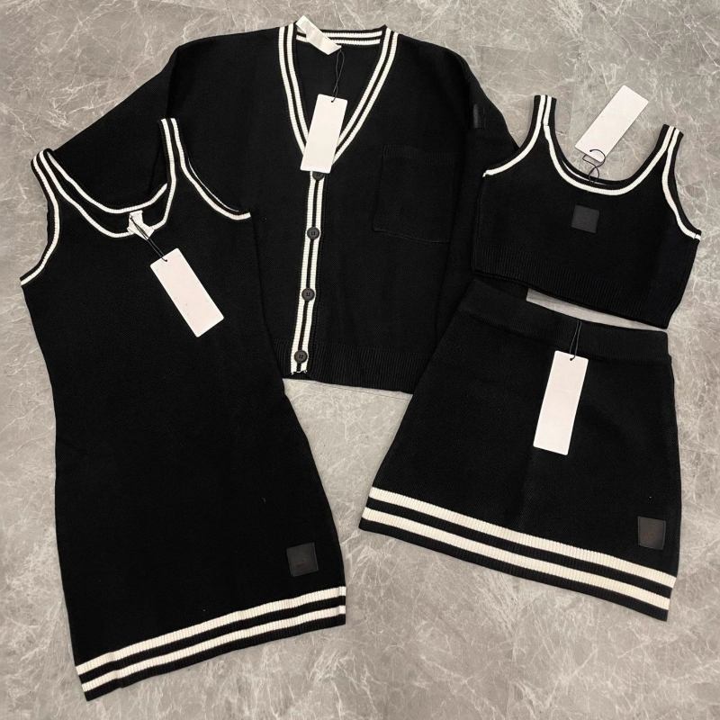 Designer Tennis Skirt Knitted Cardigan Skirt Set Womens Vest Bodycon Skirt Coat Tank Top Casual and Fashionable Training Clothes Worn Externally Dress